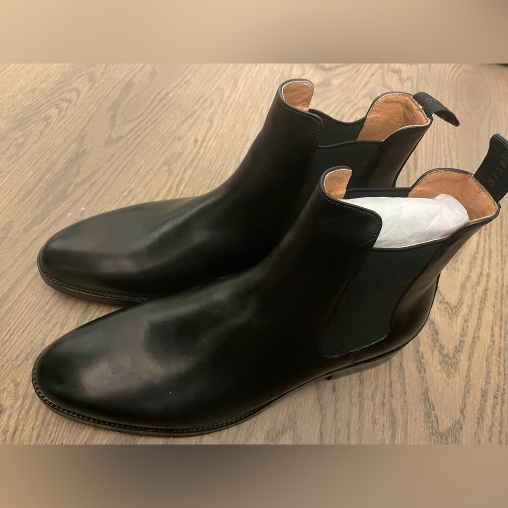 New Republic Chelsea Boots size 9US Men